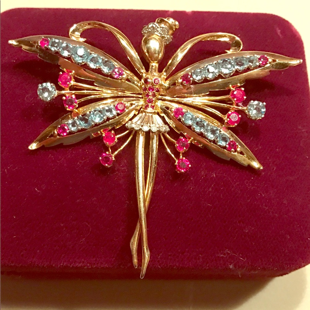 Tiny dancer—-pin or pendant